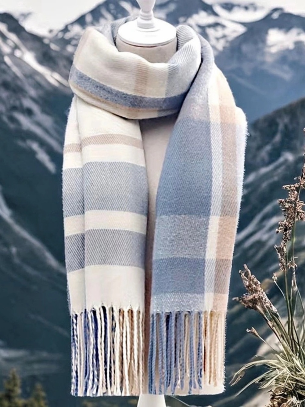 ✴️New✴️Plaid Scarf in Blue & White